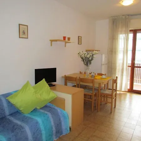 Cozy With Pool Access Apartment