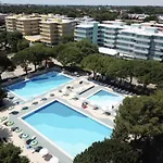 Apartment Cozy With Pool Access