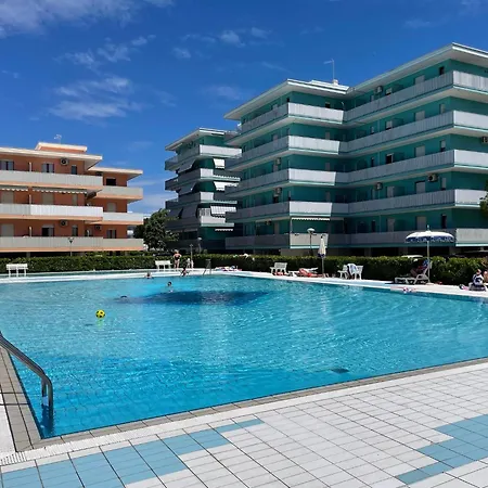 Διαμέρισμα Cozy With Pool Access Μπιμπιόνε